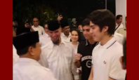 Al dan El Putra Ahmad Dhani Gabung Gerindra, Disambut Prabowo Subianto 7 Al dan El resmi bergabung Partai Gerindra. Dua putra Ahmad Dhani itu disambut langsung oleh Prabowo Subianto Media Berjaringan Indonesia Timur