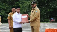 Puluhan PNS di Halmahera Selatan Terima SK 100 Persen 4 Peneyerahan SK PNS di Halmahera Selatan Media Berjaringan Indonesia Timur