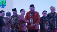 Lewat Kontribusi dan Kerja Sama Sukseskan Revitalisasi Bahsa Daerah, Bupati Halsel Diberikan Penghargaan 9 Bupati basam Media Berjaringan Indonesia Timur