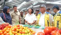 Sembangi Pasar Rakyat Jailolo, Irine Dikerumuni Pedagang 4 Irine Yusiana Roba Putri Media Berjaringan Indonesia Timur