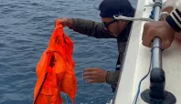 Sejumlah Wartawan Temukan Baju Pelampung saat Ikut Pencarian Korban Ledakan Kapal RIB 04 1 baju reneng diduga milik korban ledakan kapal RIB 04 Basaranas ditemukan Media Berjaringan Indonesia Timur