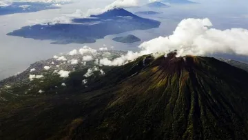 Gunung Gamalama Media Berjaringan Indonesia Timur