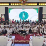 Foto Bersama Seluruh Peserta, Panitia, MOT, dan Tamu Undangan Dalam Pembukaan Training Raya Tingkat Nasional HMI Cabang Banyuwangi di Pendopo Sabha Swagata Blambangan Banyuwangi (MimbarFoto/Abdy)