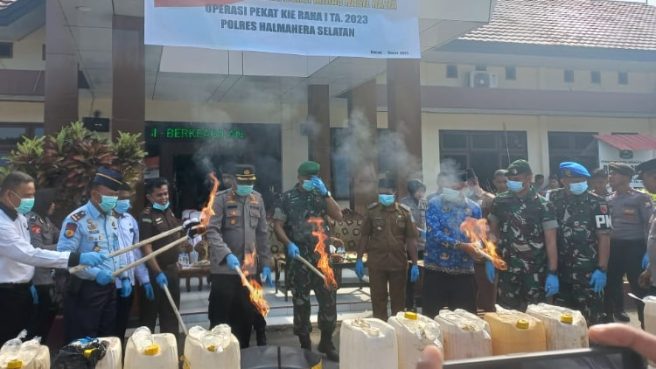 Jelang Ramadhan, Polres Halmahera Selatan Musnahkan Ribuan Minuman Keras 1 Polres Halmahera Selatan min Media Berjaringan Indonesia Timur