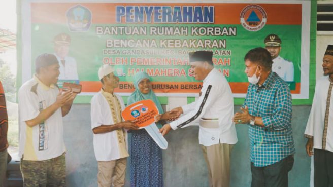Bantuan Rumah Tipe 36 untuk Korban Musibah Kebakaran di Halsel Diserahkan Bupati 1 Bantuan rumah warga 1 Media Berjaringan Indonesia Timur