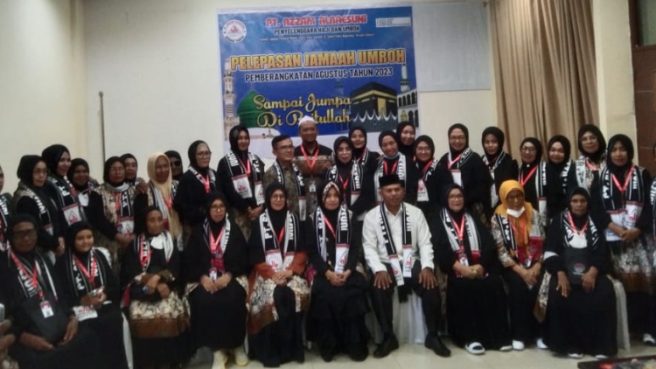 Pelepasan jemaah umroh PT Azzam Media Berjaringan Indonesia Timur