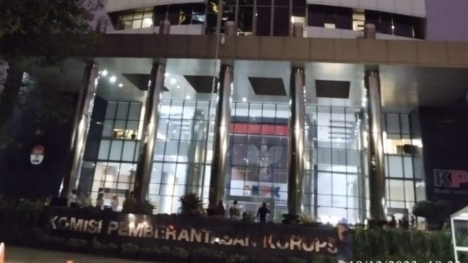 KPK segel ruang kerja Gubernur Maluku Utara Media Berjaringan Indonesia Timur