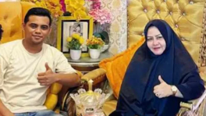 Foto Berpose Jempol Ketua Bawaslu Malut Media Berjaringan Indonesia Timur