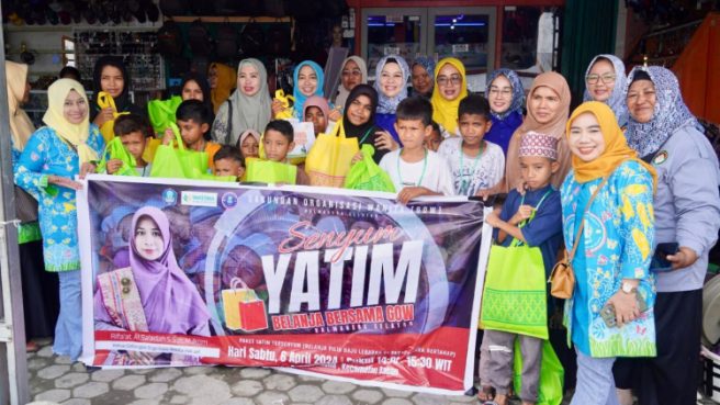 GOW Halmahera Selatan Ajak Puluhan Anak Yatim Belanja Baju Lebaran 1 Foto gow Media Berjaringan Indonesia Timur