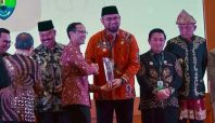 Bassam terima penghargaan kemendikbud Media Berjaringan Indonesia Timur