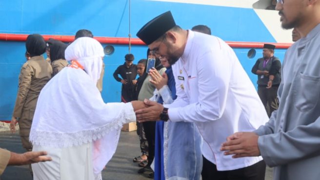 Tiba di Bacan, 187 Jemaah Haji Disambut Bupati Halmahera Selatan 1 Bupati Halmahera Selatan sambut jemaah haji Media Berjaringan Indonesia Timur