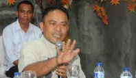 Janjikan Rp 100 M Setiap Tahun, Ekonom Sebut Aliong Mus tak Paham Rumusan APBD 6 Pakar ekonom Mukhtar Adam Media Berjaringan Indonesia Timur