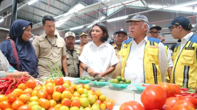 Sembangi Pasar Rakyat Jailolo, Irine Dikerumuni Pedagang 1 Irine Yusiana Roba Putri Media Berjaringan Indonesia Timur