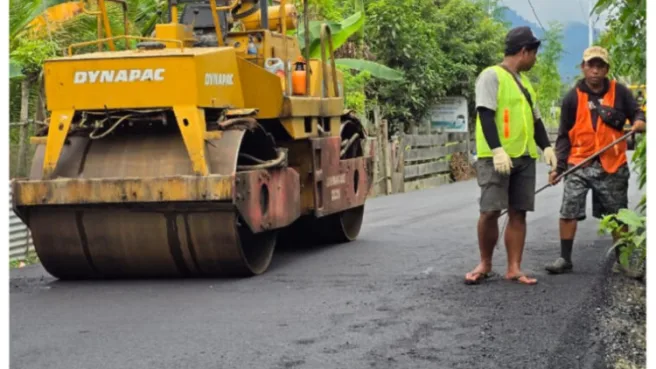 Wujudkan Harapan Masyarakat Pulau Obi, Bupati Halsel Mulai Bangu Jalan Lapen ke Hotmix 1 Hotmis Jalan Obi Media Berjaringan Indonesia Timur