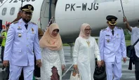 Bupati Halmahera Selatan Tiba, Warga Sorak Gembira Menyambut 2 Bassam Helmi Tiba Bacan Media Berjaringan Indonesia Timur
