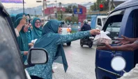 TP PKK Halmahera Selatan BagikanTakjil Gratis, Libatkan Majelis Taklim 9 TP PKK Halsel bagikan takjil Media Berjaringan Indonesia Timur