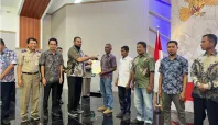 Pemkab Halsel dan Ratusan Warga Terima Sertifikat PTSL dari ATR/BPN 2 IMG 0115 Media Berjaringan Indonesia Timur