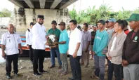 Bupati Halsel Serahkan 14 Perahu Fiber ke Nelayan: Tegaskan Pentingnya Menjaga Ekosistem Laut 2 IMG 9898 Media Berjaringan Indonesia Timur