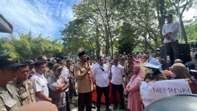 Bupati Halmahera Selatan Sambut Demonstran, Bakal Loby ke Provinsi Hingga Pusat 1 Untitled design 22 Media Berjaringan Indonesia Timur