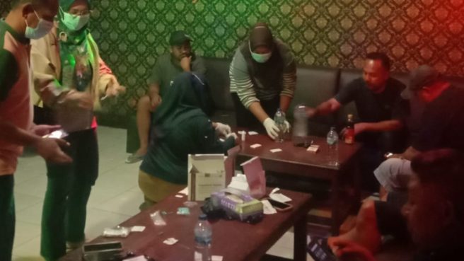 Kades Keramat ditemukan Mabuk berat oleh Bupati Halmahera Selatan | Media Berjaringan Indonesia Timur