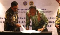 Tanda tangan serah terima aset hibah milik negara 1 | Media Berjaringan Indonesia Timur