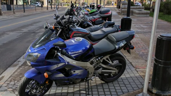 ilustrasi parkir motor | Media Berjaringan Indonesia Timur