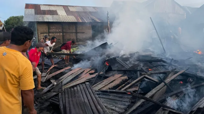 2 rumah di halsel hangus terbakar | Media Berjaringan Indonesia Timur