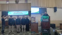 Proses Pelantikan Pengurus HMI Komisariat Airlangga (Kiri) yang dipimpin oleh Ilham Layli Mursidi, Ketua HMI Cabang Banyuwangi (Kanan) (MimbarFoto/Abdy)