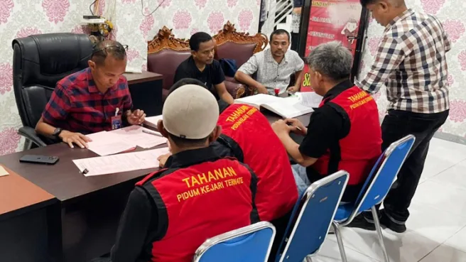 tahanan diserahkan ke Kejari Media Berjaringan Indonesia Timur