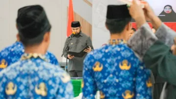Bupati Halsel serahkan SK 100 Persen ke ASN Media Berjaringan Indonesia Timur