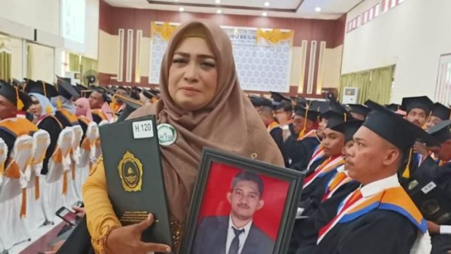 wisudawan Uknhair Ternate digantikan ortu Media Berjaringan Indonesia Timur
