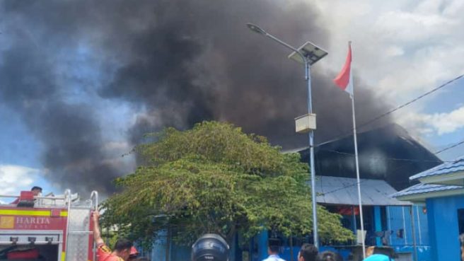 Aset pemprov maalut terbakar Media Berjaringan Indonesia Timur