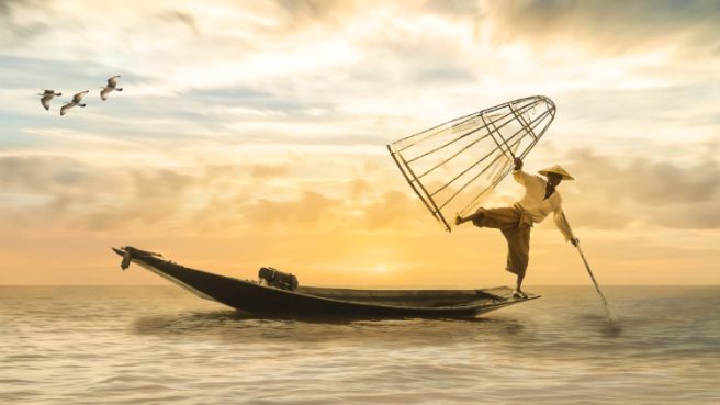 Ilustrasi jatuh saat memancing | Media Berjaringan Indonesia Timur