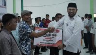 Bupati Halmahera Selatan serahkan bantuan untuk kelompok tani di enam desa Media Berjaringan Indonesia Timur