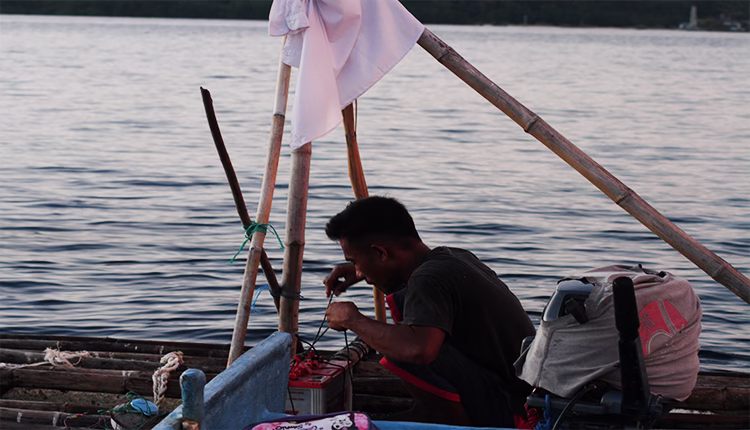 Rumah Ikan, Rumah Harapan: Perjalanan Rumpong dari Tangan Nelayan ke Meja Makan 4 rumpong hanyut Media Berjaringan Indonesia Timur